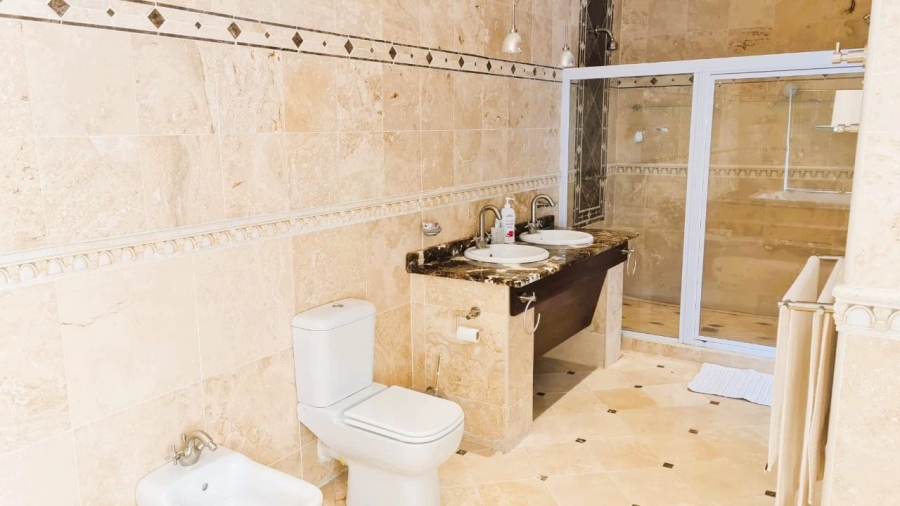 8 Bedroom Property for Sale in Waverley Free State